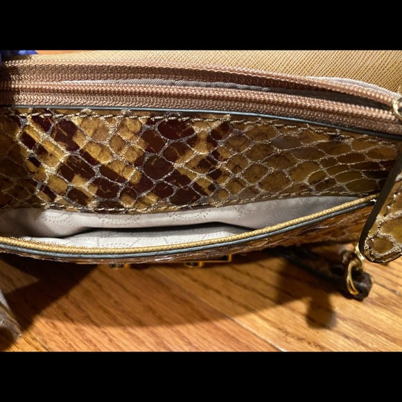 Michael Kors Crossbody - Picture 8 of 10